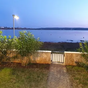 https://summertime-apartmani-povljana.hotelinzadar.com